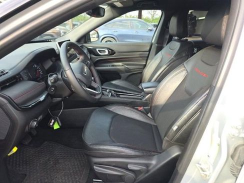 Used 2024 Jeep Compass Trailhawk image 7