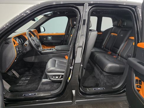 Used 2024 Rolls-Royce Cullinan Black Badge w/ Leather Finishing Pack AWD/4WD image 9