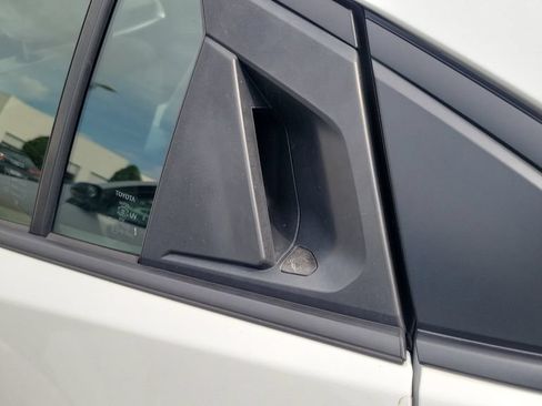Used 2024 Toyota Prius LE FWD image 11