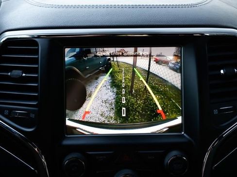 Used 2017 Jeep Grand Cherokee Overland w/ Jeep Active Safety Group image 37