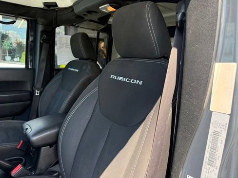 Used 2017 Jeep Wrangler Unlimited Rubicon w/ Max Tow Package AWD/4WD image 18