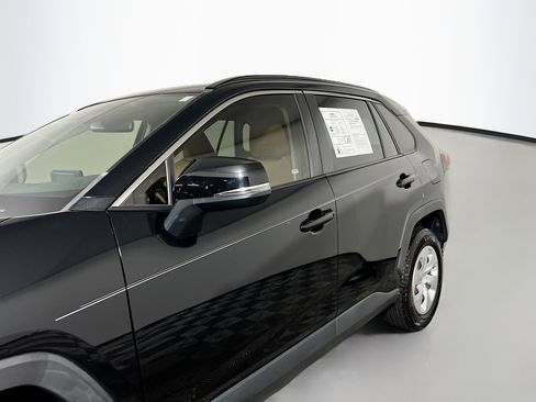 Used 2021 Toyota RAV4 LE FWD image 13