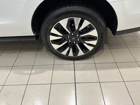 Used 2025 Ford Expedition Platinum w/ Driver's Package image 31