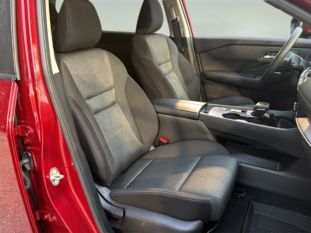 Used 2024 Nissan Rogue SV FWD image 18