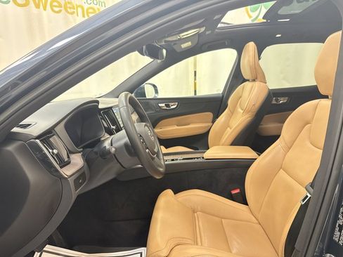 Used 2023 Volvo XC60 B5 Ultimate w/ Climate Package image 12