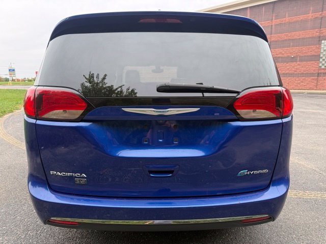 Used 2020 Chrysler Pacifica Touring-L FWD image 4