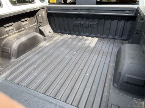 Used 2019 GMC Sierra 1500 SLT w/ SLT Premium Plus Package AWD/4WD image 10