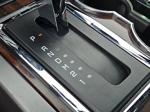 Used 2015 Ford Expedition Platinum image 19