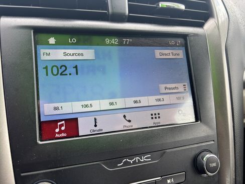 Used 2019 Ford Fusion SE image 11