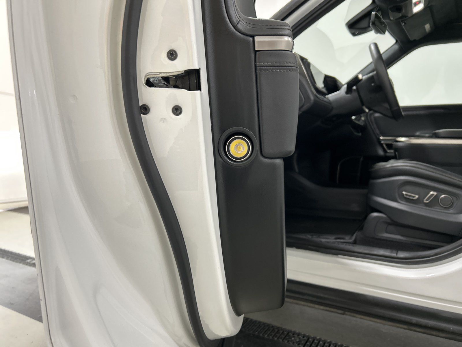 Used 2022 Rivian R1T Adventure AWD/4WD image 30
