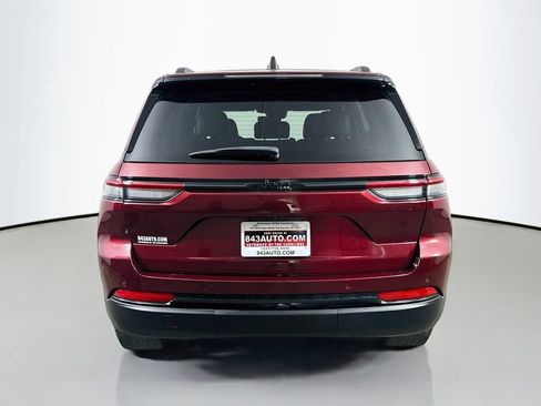 Used 2023 Jeep Grand Cherokee Altitude RWD image 6