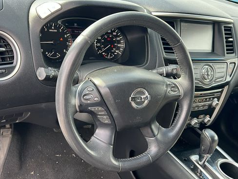 Used 2016 Nissan Pathfinder SV FWD image 10