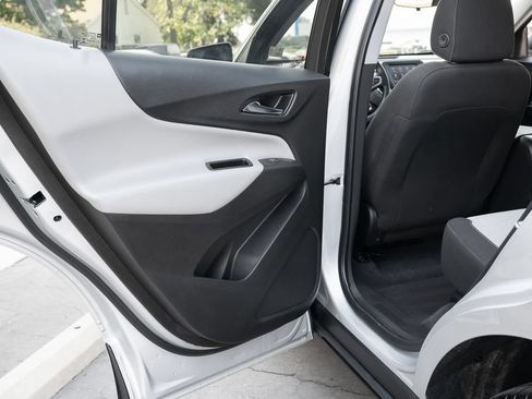 Used 2022 Chevrolet Equinox LS AWD/4WD image 37