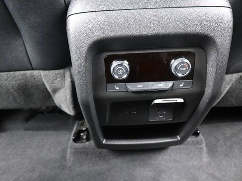 Used 2025 Chevrolet Traverse High Country FWD image 45