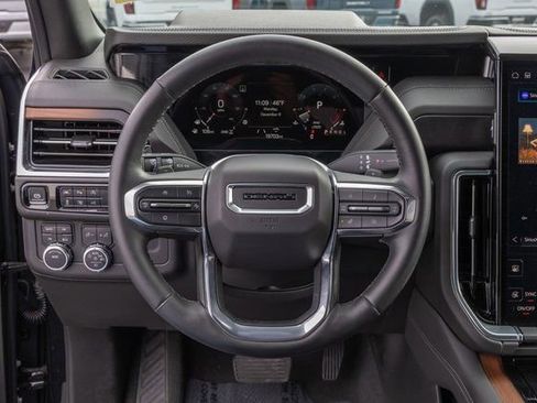 Used 2025 GMC Yukon Denali image 17