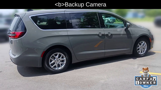 Used 2023 Chrysler Pacifica Touring-L FWD image 3