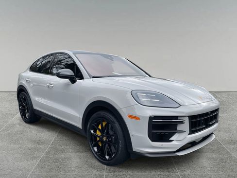 Used 2024 Porsche Cayenne Turbo GT image 7