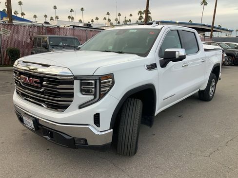 Used 2024 GMC Sierra 1500 SLT image 3