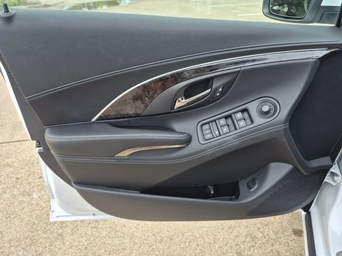 Used 2016 Buick LaCrosse Leather FWD image 12