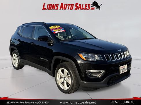Used 2019 Jeep Compass Latitude FWD image 3