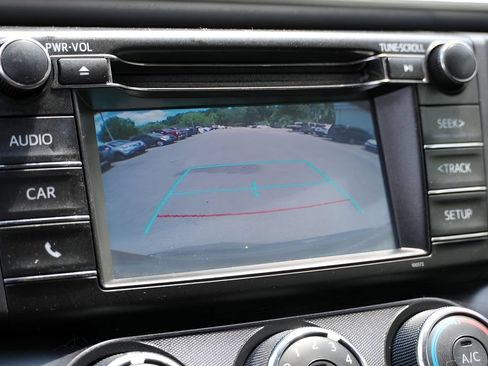 Used 2017 Toyota RAV4 LE FWD image 25