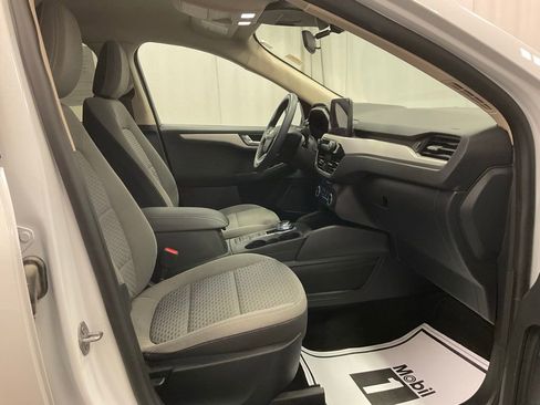 Used 2020 Ford Escape SE image 31