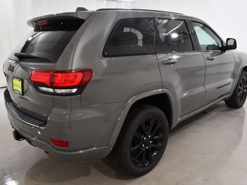 Used 2021 Jeep Grand Cherokee Laredo X AWD/4WD image 11