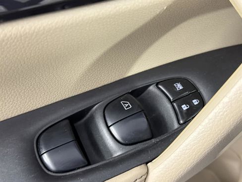 Used 2020 Nissan Rogue SV image 22