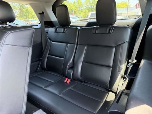 Used 2022 Ford Explorer XLT w/ Equipment Group 202A AWD/4WD image 16