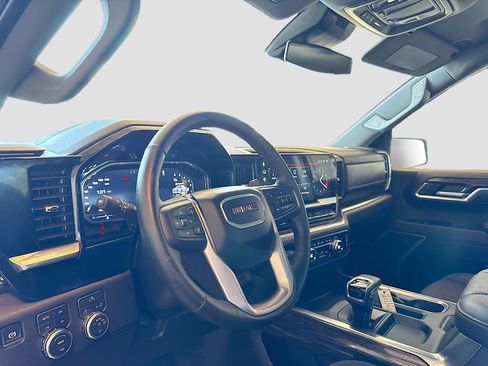 Used 2025 GMC Sierra 1500 Elevation AWD/4WD image 9