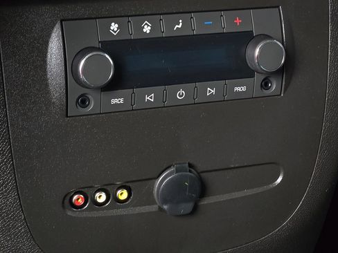 Used 2014 Chevrolet Suburban LT image 12