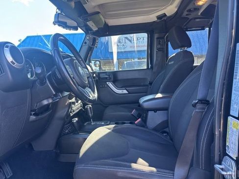 Used 2017 Jeep Wrangler Unlimited Sahara image 9