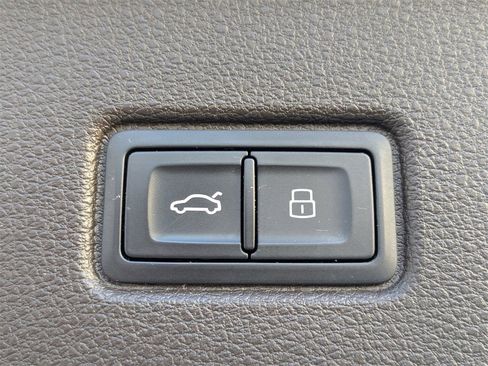 Used 2017 Audi Q7 3.0T Premium Plus w/ Premium Plus Package image 13