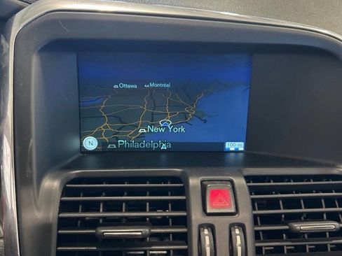 Used 2017 Volvo XC60 T6 Dynamic w/ Preferred Option Package image 8