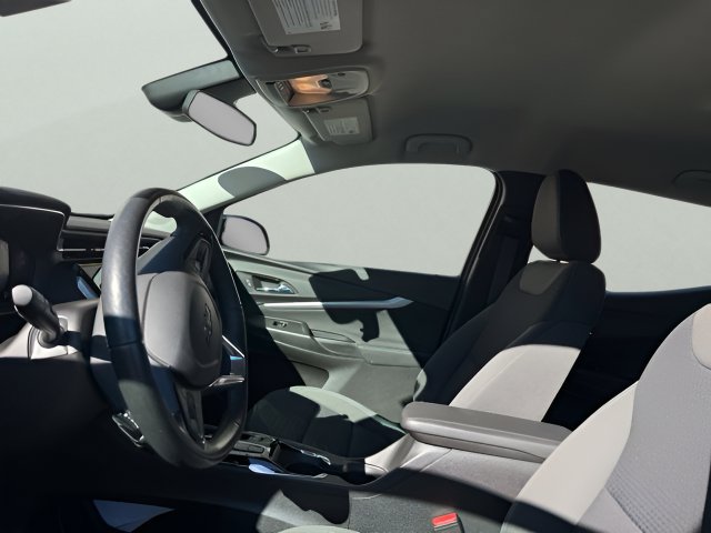Used 2022 Chevrolet Bolt EUV LT w/ Comfort Package FWD image 12
