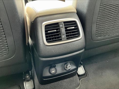 Used 2017 Kia Sorento LX image 32