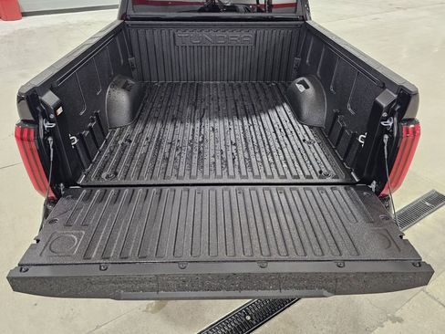Used 2025 Toyota Tundra Limited AWD/4WD image 17