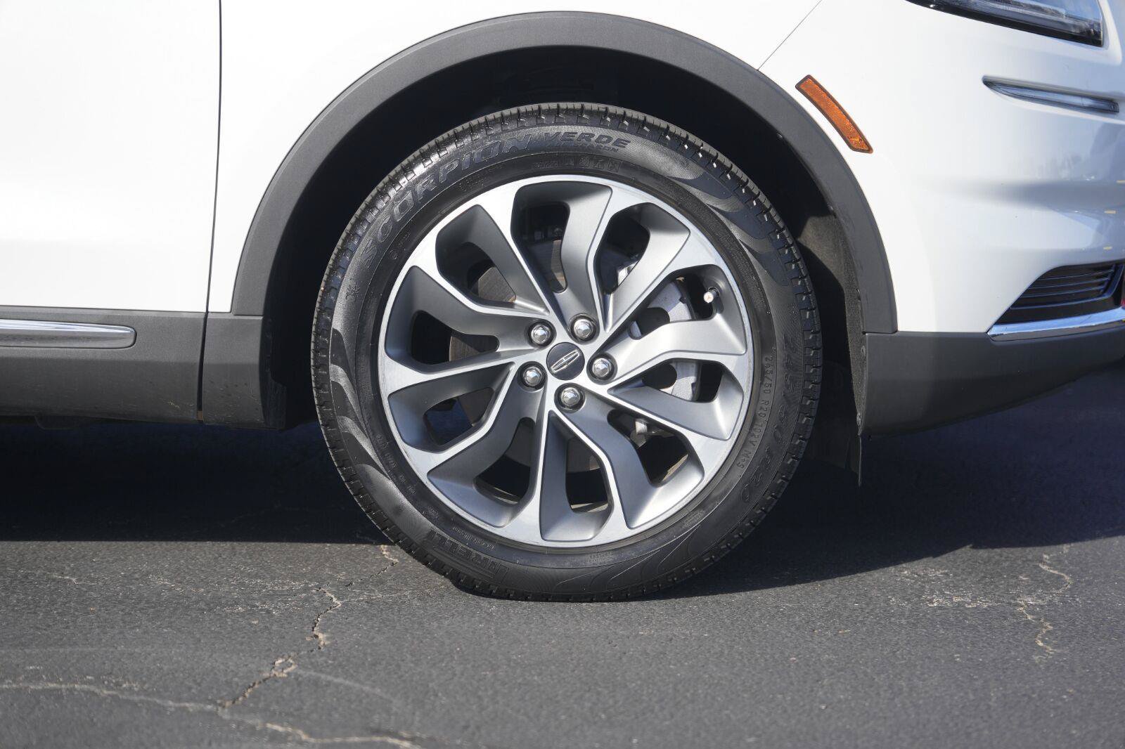 Used 2022 Lincoln Nautilus Reserve w/ Luxury Package FWD image 4