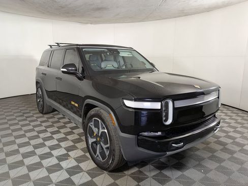 Used 2023 Rivian R1S Adventure image 5