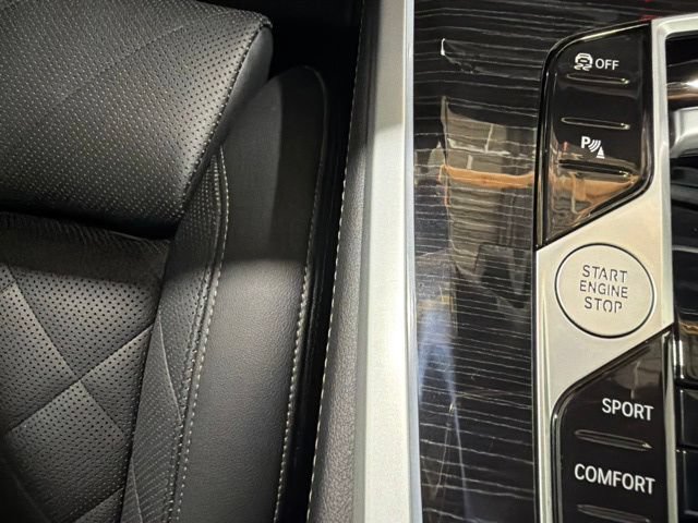 Used 2025 BMW X5 xDrive40i w/ M Sport Package AWD/4WD image 39