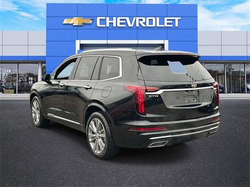 Used 2025 Cadillac XT6 Premium Luxury image 8