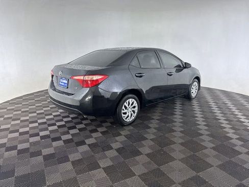 Used 2017 Toyota Corolla LE w/ Carpet Mat Package (TMS) FWD image 9