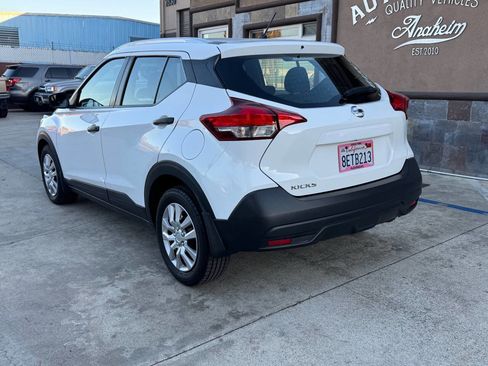 Used 2018 Nissan Kicks S image 8