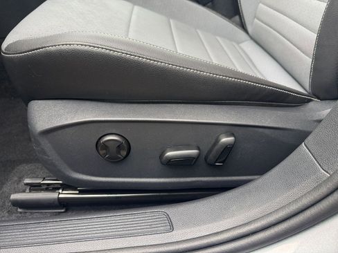 Used 2025 Volkswagen Jetta SE image 23