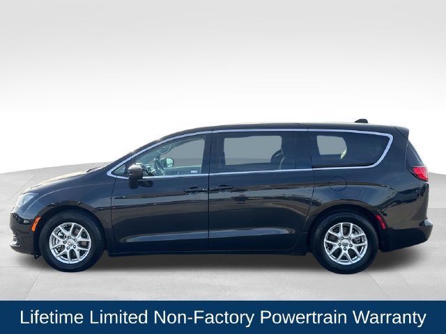 Used 2023 Chrysler Voyager LX FWD image 2