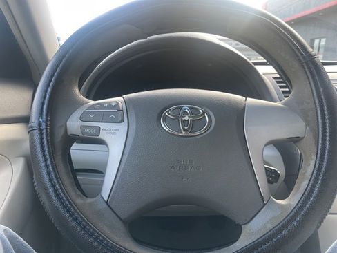 Used 2011 Toyota Camry LE FWD image 14
