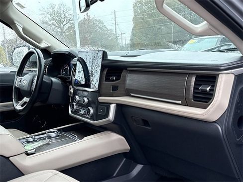 Used 2022 Ford Expedition Max Limited image 22