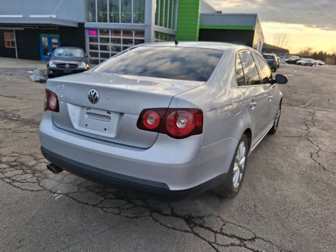 Used 2010 Volkswagen Jetta Limited Edition image 5