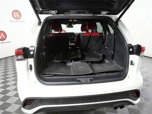 Used 2021 Toyota Highlander XSE image 10