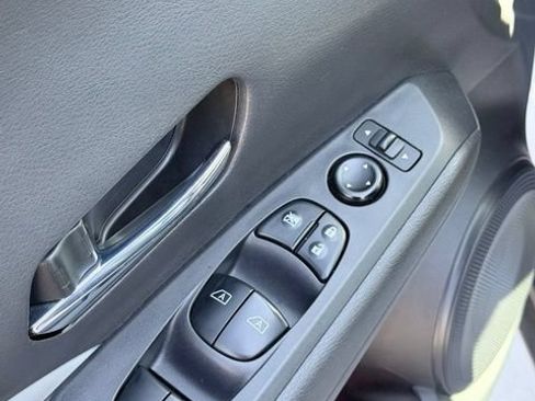Used 2023 Nissan Kicks SR w/ SR Premium Package FWD image 22